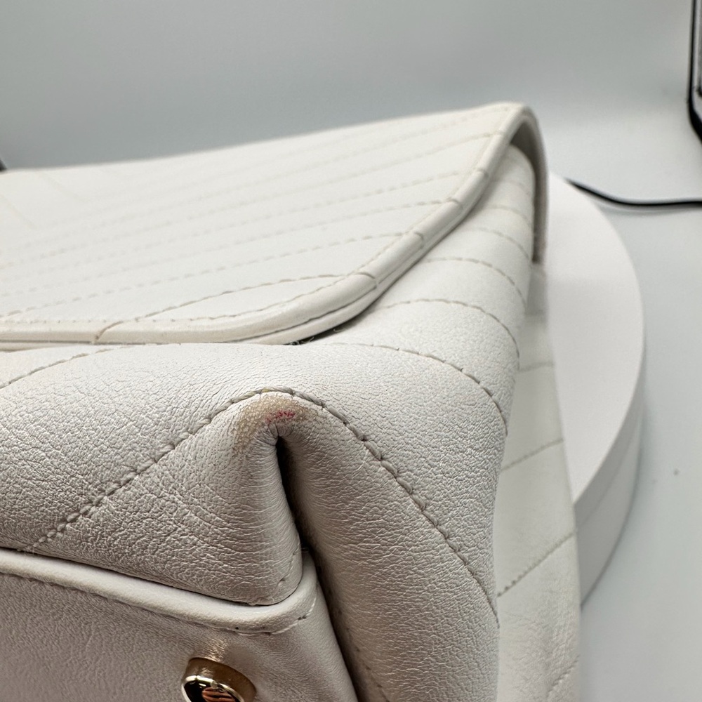 Chanel Medium Chevron Chic - Picture 6 of 8